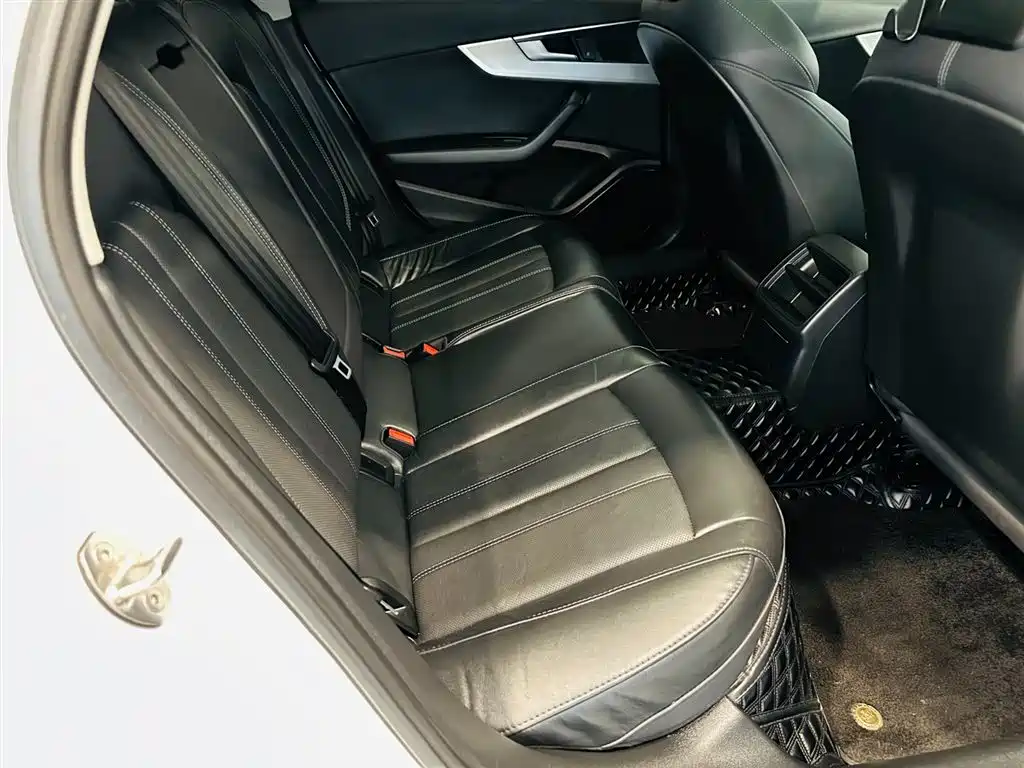 Audi A4L 2022 40 TFSI Fashion Dynamic Edition