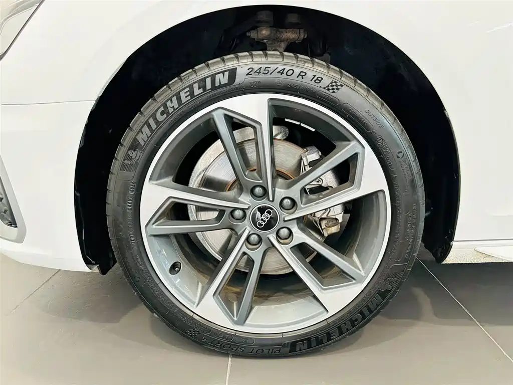 Audi A4L 2022 40 TFSI Fashion Dynamic Edition