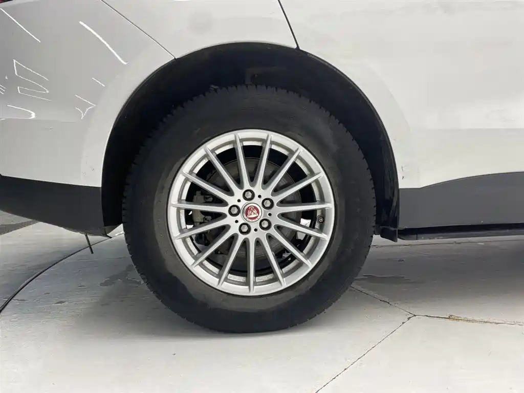 Jaguar F-PACE 2018 2.0T AWD Urban Prestige Edition
