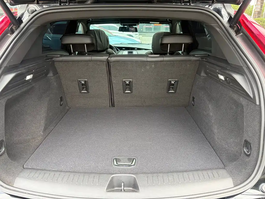 Cadillac XT4 2021 28T FWD Luxury