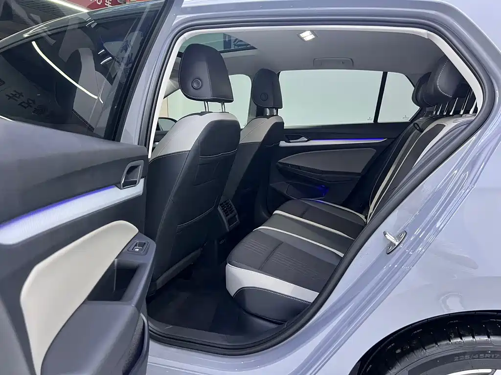 Volkswagen Golf 2023 280TSI DSG Pro