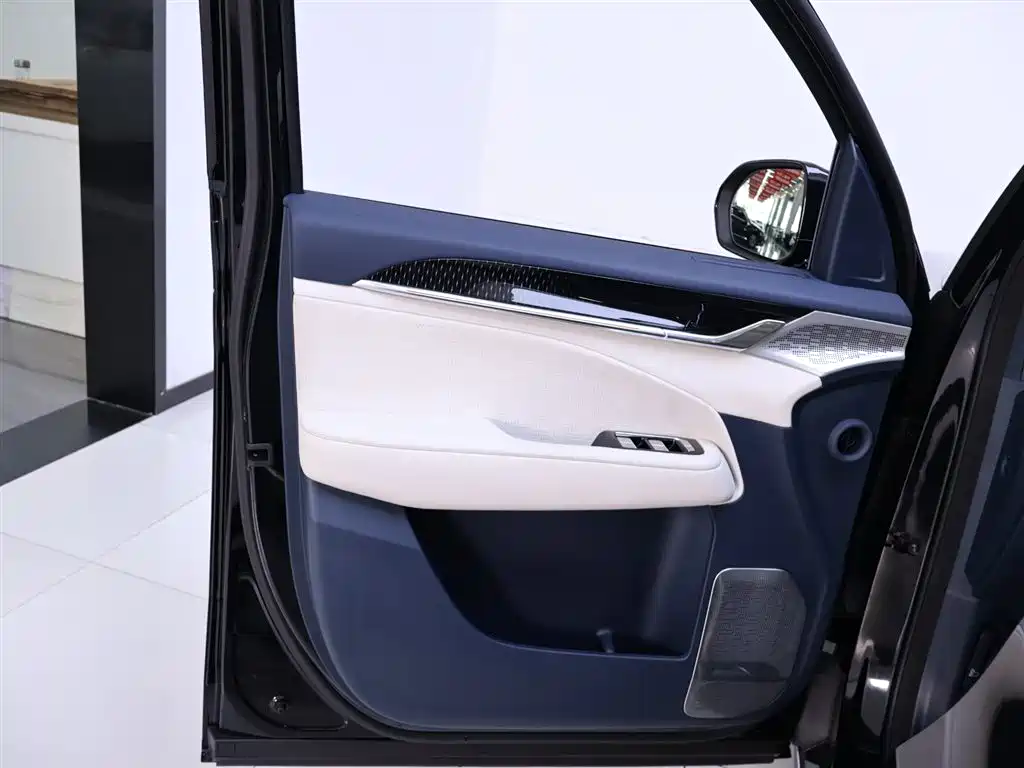 Zeekr 009 2024 7-Seater Aisle Edition AWD 108kWh