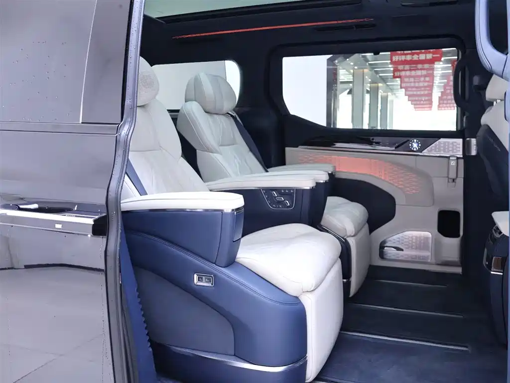 Zeekr 009 2024 7-Seater Aisle Edition AWD 108kWh