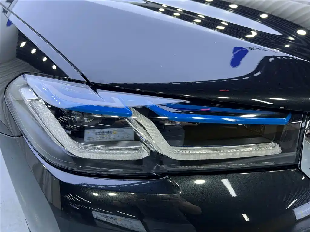 BMW 5 Series 2019 525Li Luxury Package
