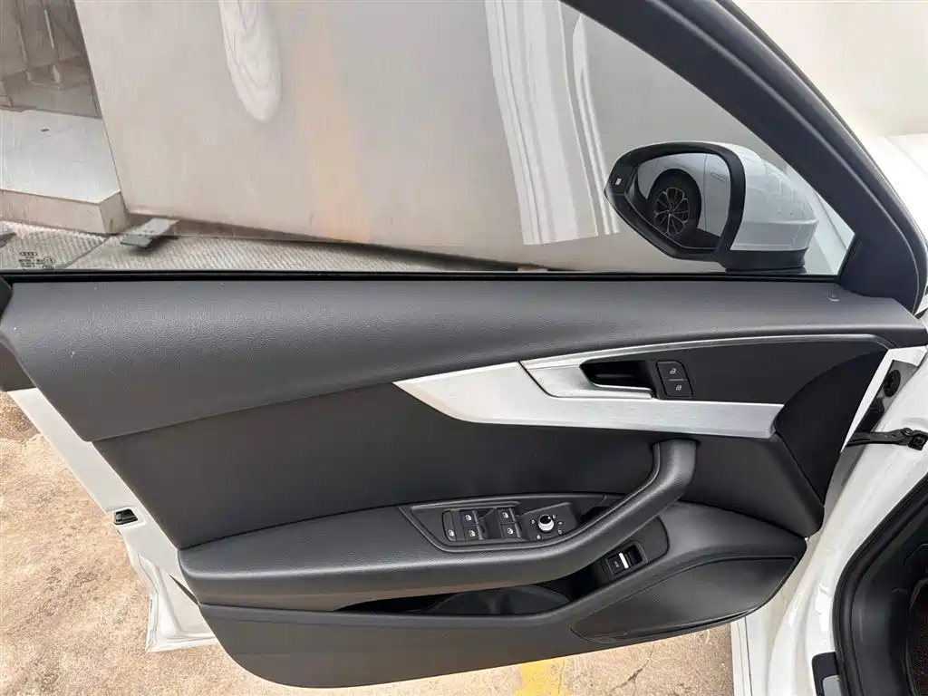 Audi A4L 2020 40 TFSI Luxury Dynamic Edition