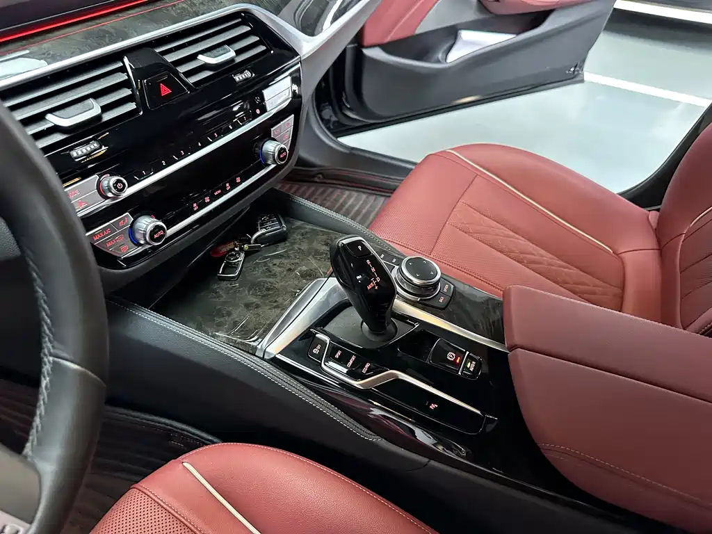 BMW 5 Series 2022 Facelift II 525Li M Sport Package