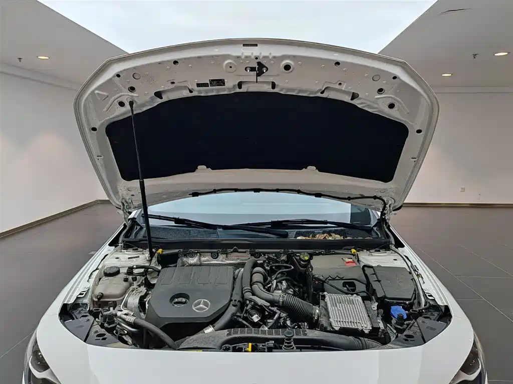 Mercedes-Benz CLA 200 2024 Model