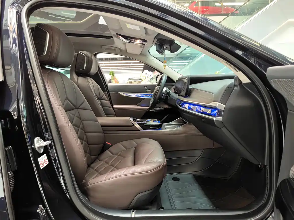BMW 7 Series 2023 740Li Leading Edition M Sport Package