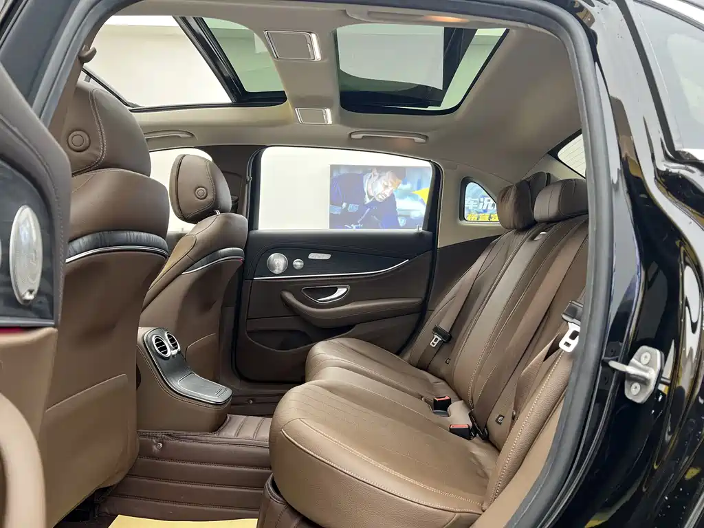 Mercedes-Benz E-Class 2022 E 300 L Fashion