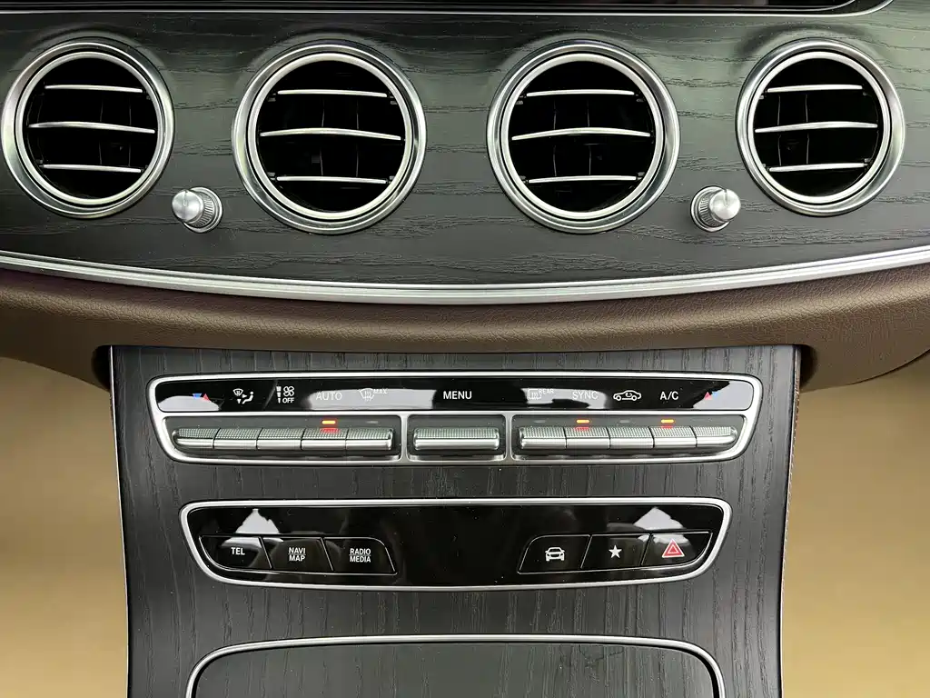 Mercedes-Benz E-Class 2022 E 300 L Fashion