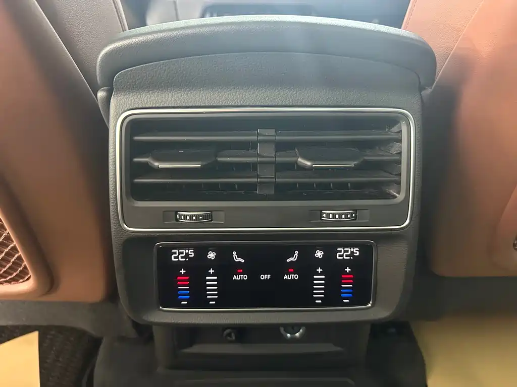 Audi Q7 2023 55 TFSI quattro S line Sport