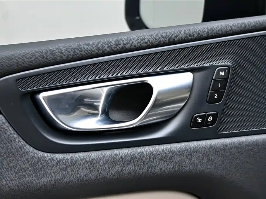 Volvo XC60 2026 B5 AWD Inscription