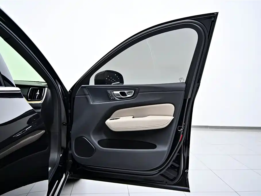Volvo XC60 2026 B5 AWD Inscription