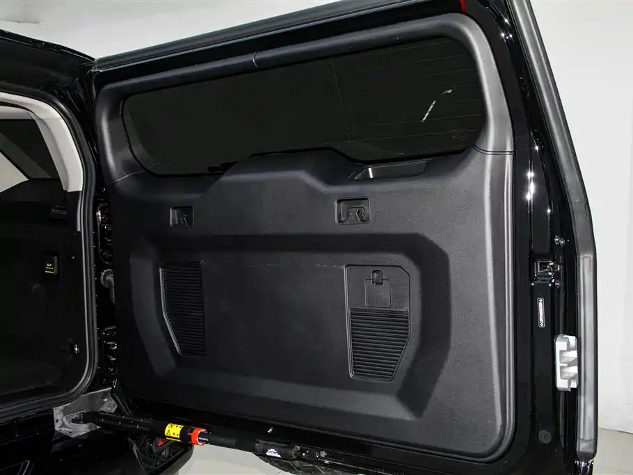 Tank 400 NEV 2026 Hi4-T Smart Edition