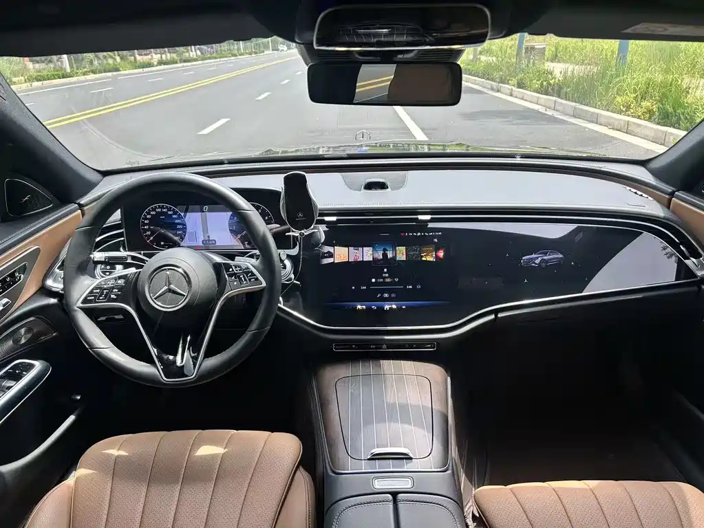 Mercedes-Benz E-Class 2025 E 300 L Luxury