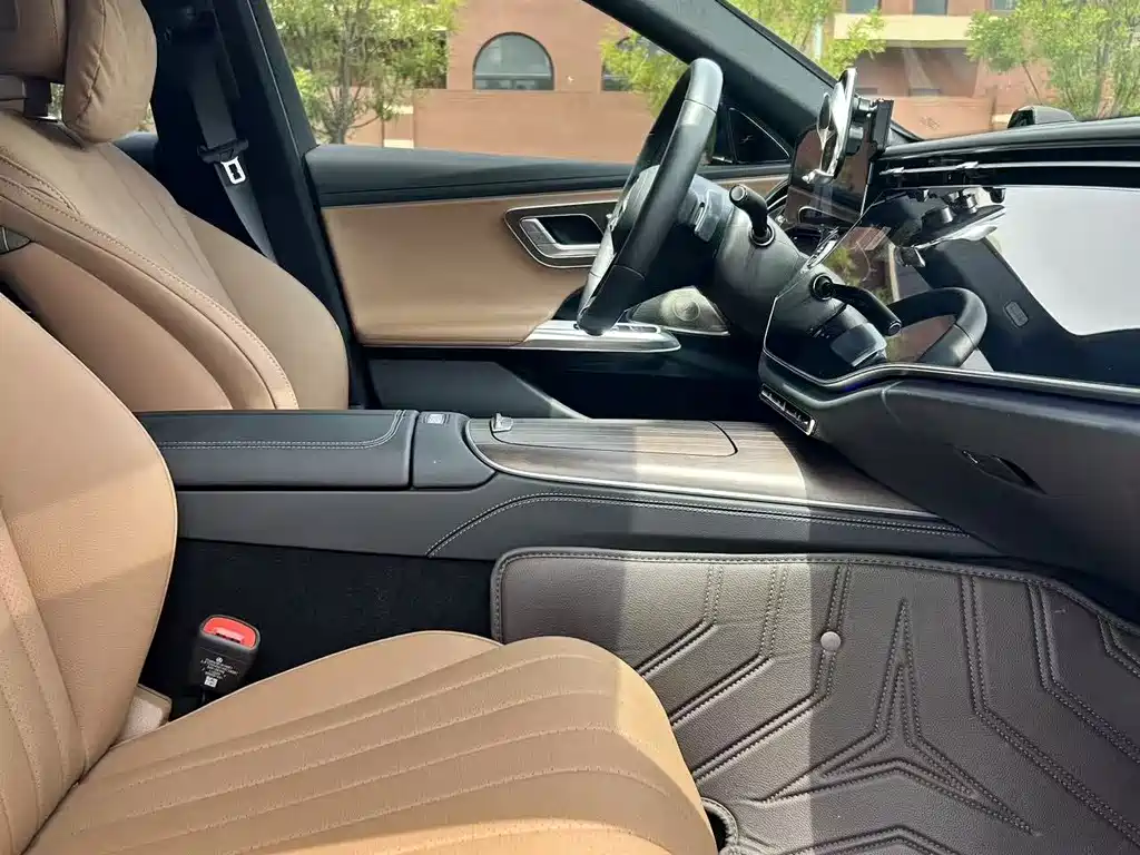 Mercedes-Benz E-Class 2025 E 300 L Luxury