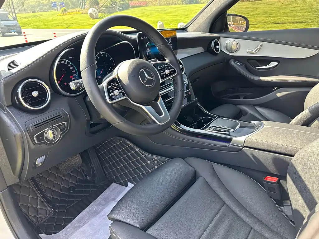 Mercedes-Benz GLC Coupe 2020 GLC 260 4MATIC Coupe SUV