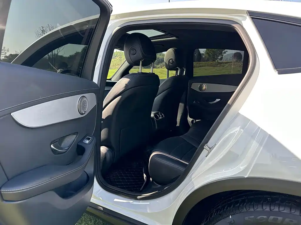 Mercedes-Benz GLC Coupe 2020 GLC 260 4MATIC Coupe SUV