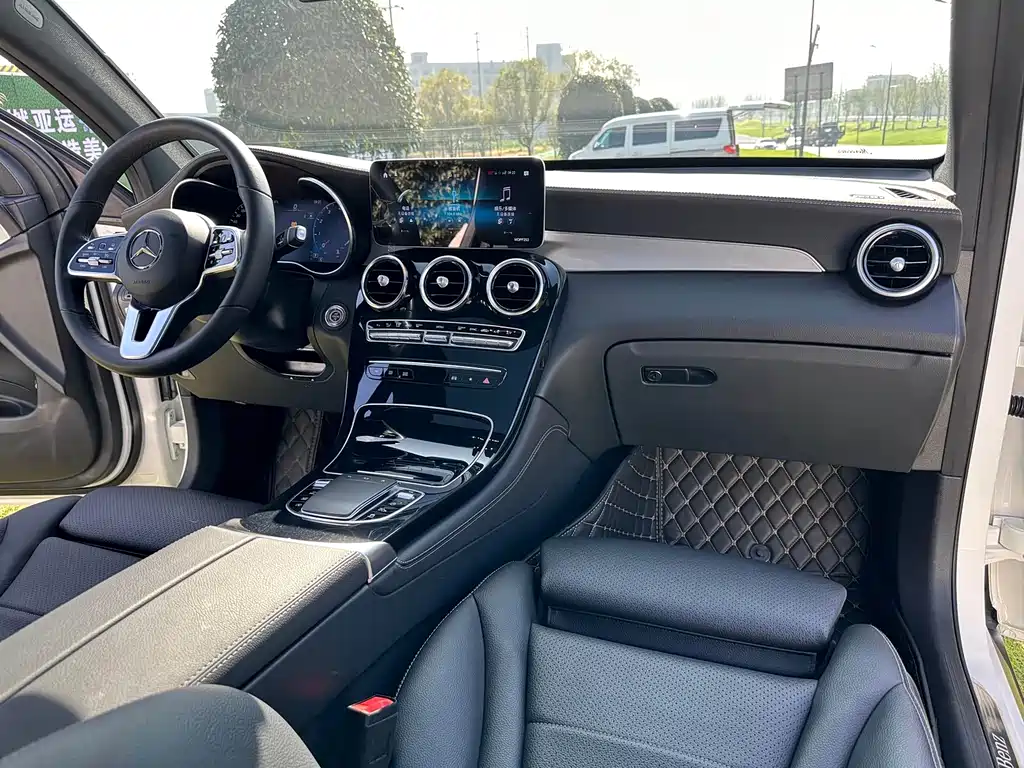 Mercedes-Benz GLC Coupe 2020 GLC 260 4MATIC Coupe SUV