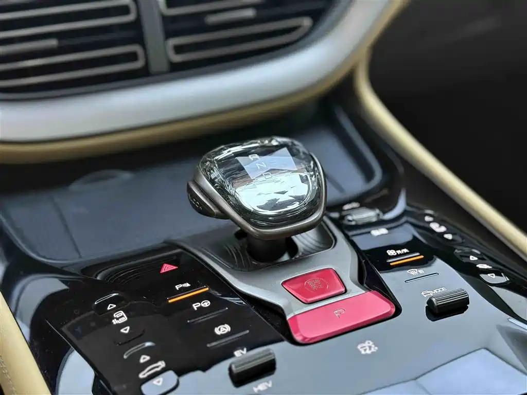 Denza D9 2022 DM-i 970 AWD Flagship