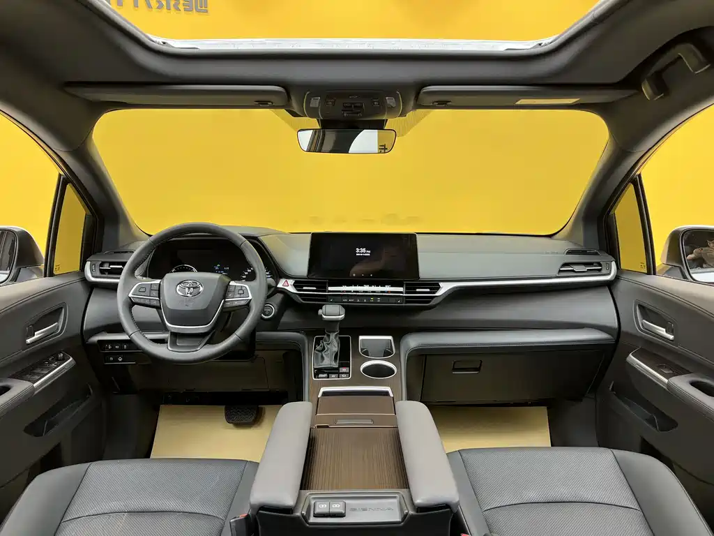 Sienna 2024 2.5L HEV Luxury Edition