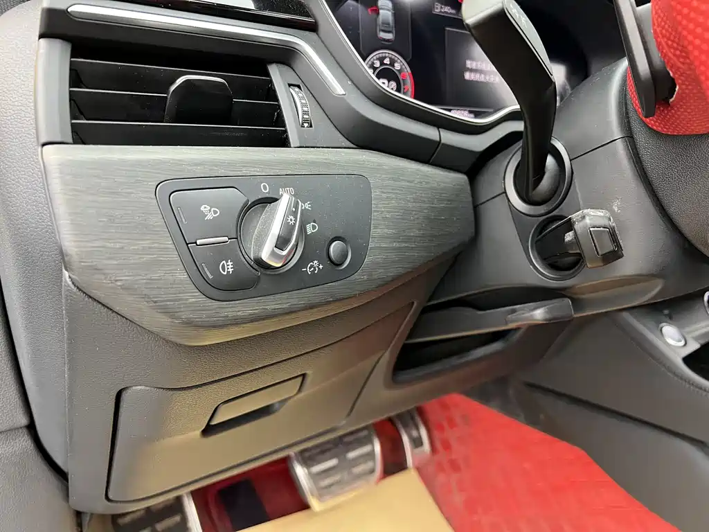 Audi A4L 2023 40 TFSI Luxury Dynamic Edition