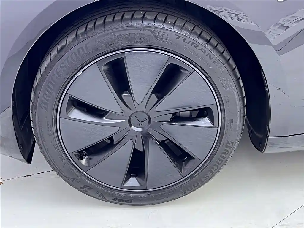 Tesla Model 3 2025 RWD