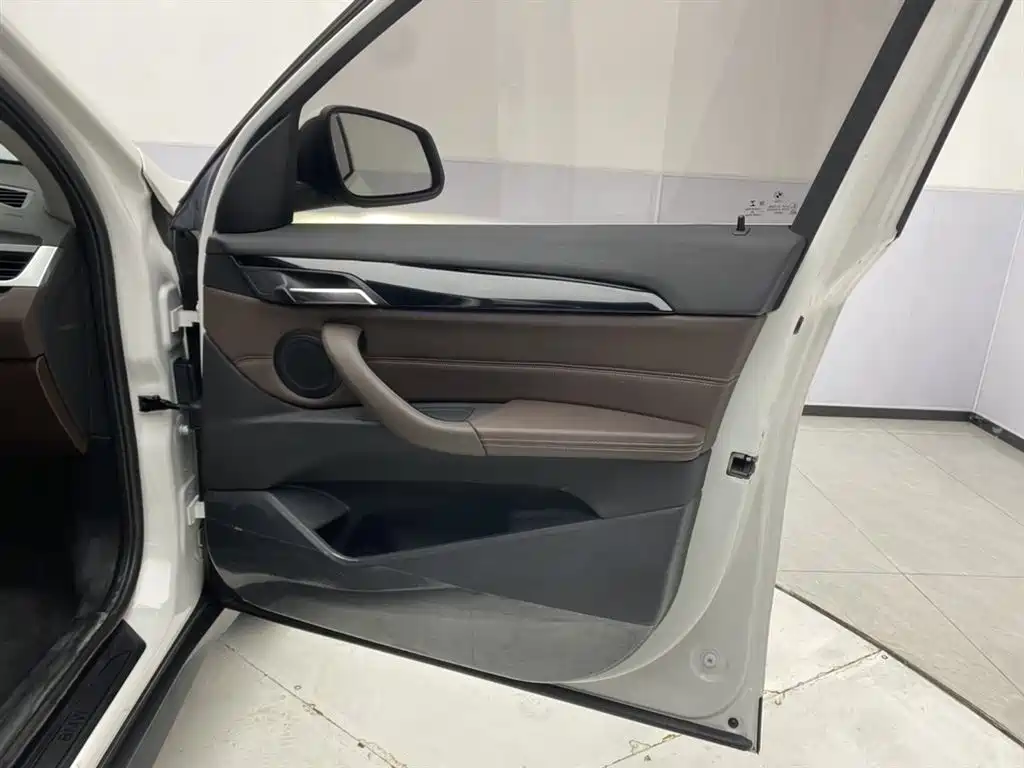 BMW X1 2020 sDrive25Li Leading Edition