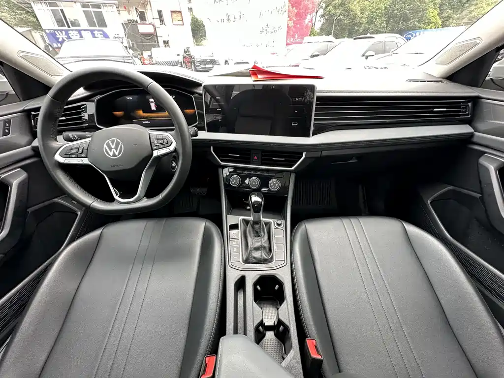 Volkswagen Sagitar 2023 300TSI DSG Fly Edition