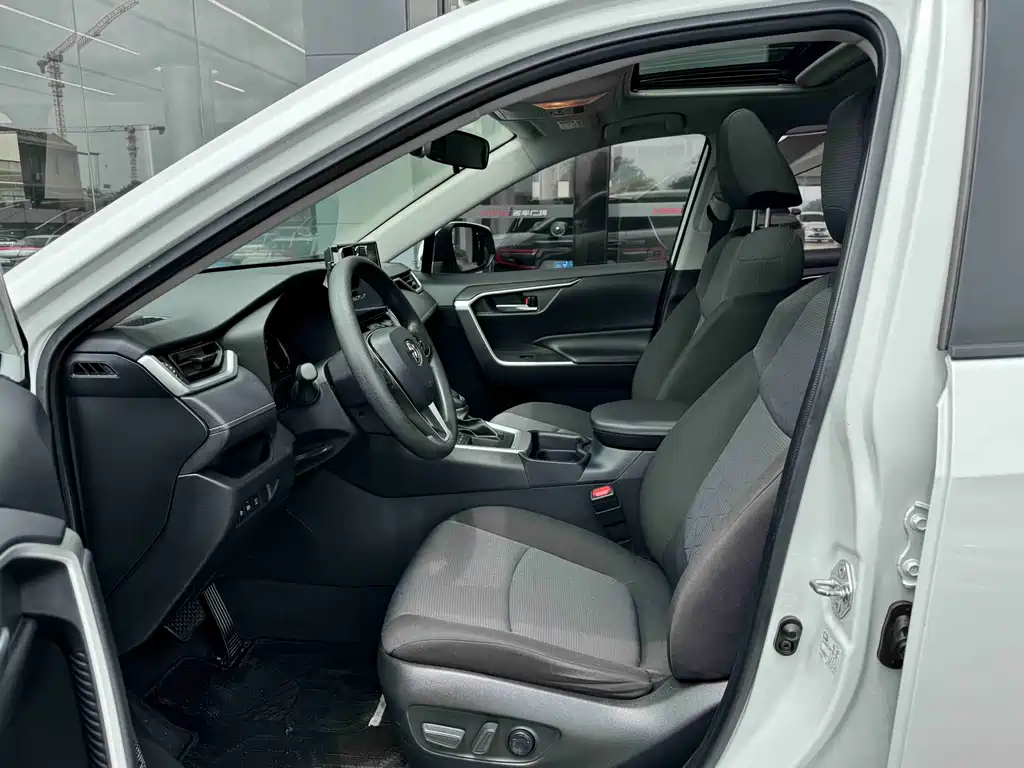 Toyota RAV4 2021 2.0L CVT 2WD Style Edition