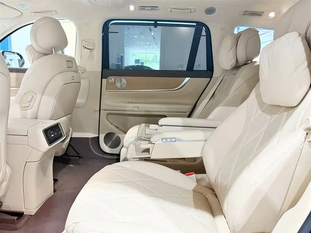 AITO M9 2025 EREV Ultra 52kWh 6-Seater with 192-Line LiDAR