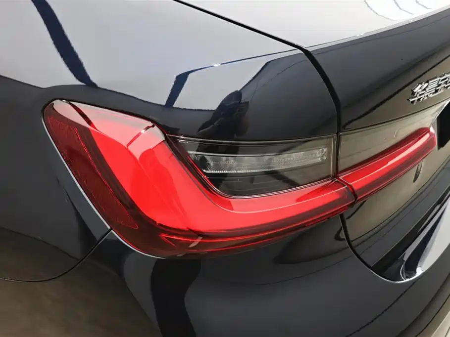 BMW 3 Series 2025 330Li M Sport Night Edition