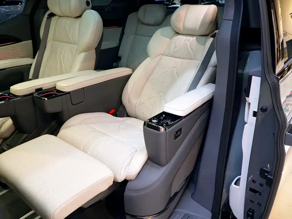 Zeekr 009 2024 Six-Seat Executive Edition AWD 108kWh