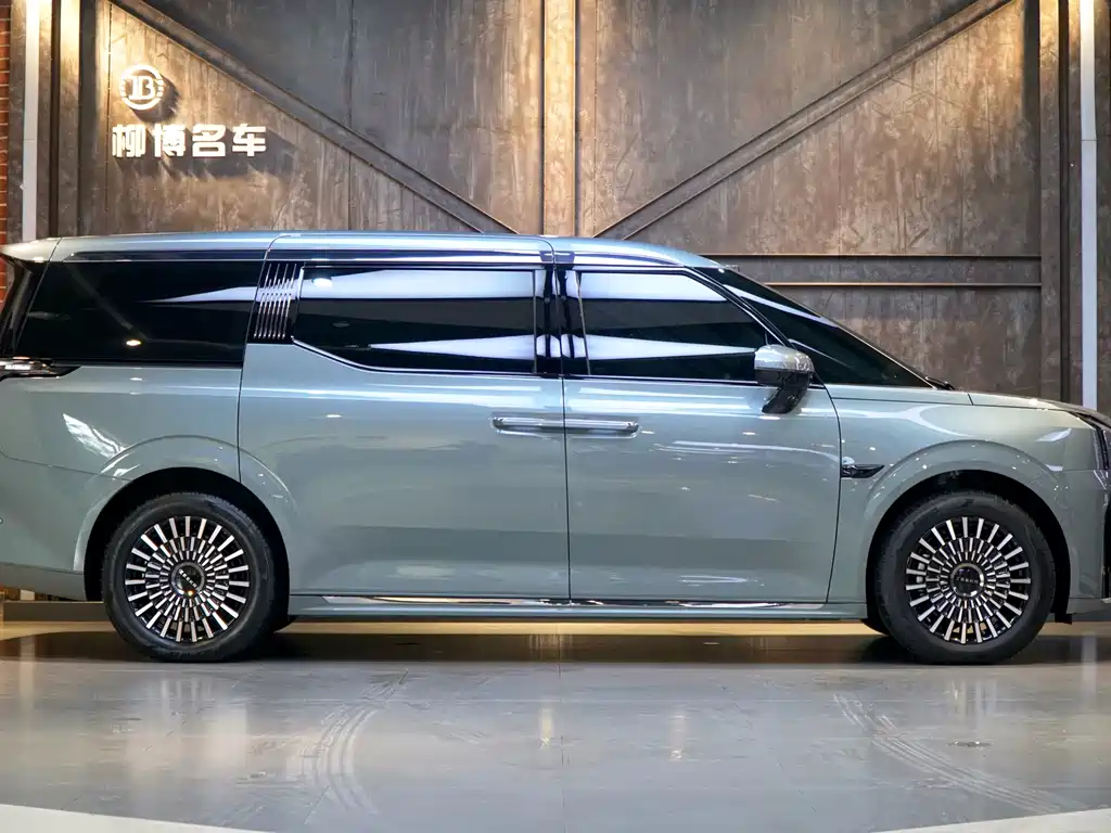Zeekr 009 2024 Six-Seat Executive Edition AWD 108kWh