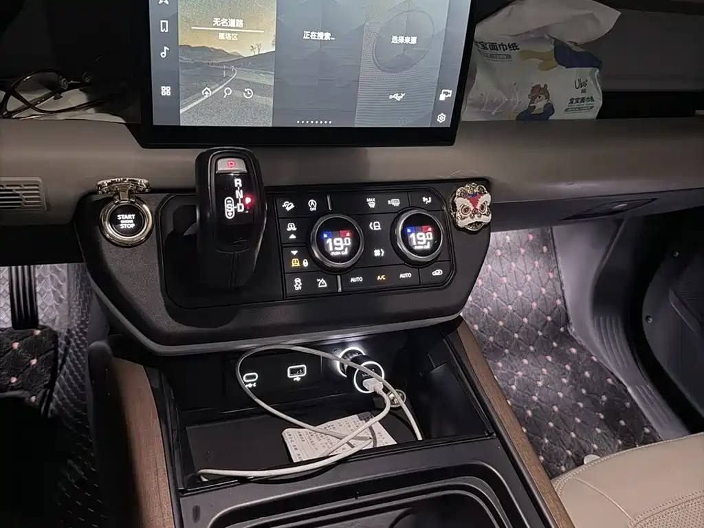 2022 Land Rover Defender 90 P300