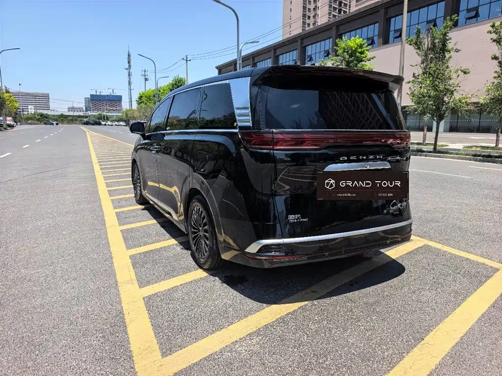 Denza D9 2022 DM-i 970 4WD Flagship Edition
