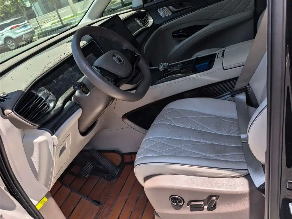 Denza D9 2022 DM-i 970 4WD Flagship Edition