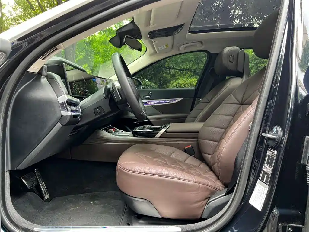 BMW 7 Series 2023 735Li M Sport Package
