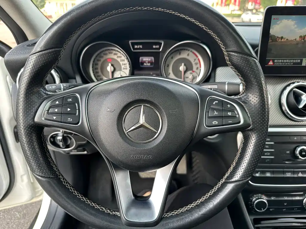 Mercedes-Benz GLA 220 4MATIC