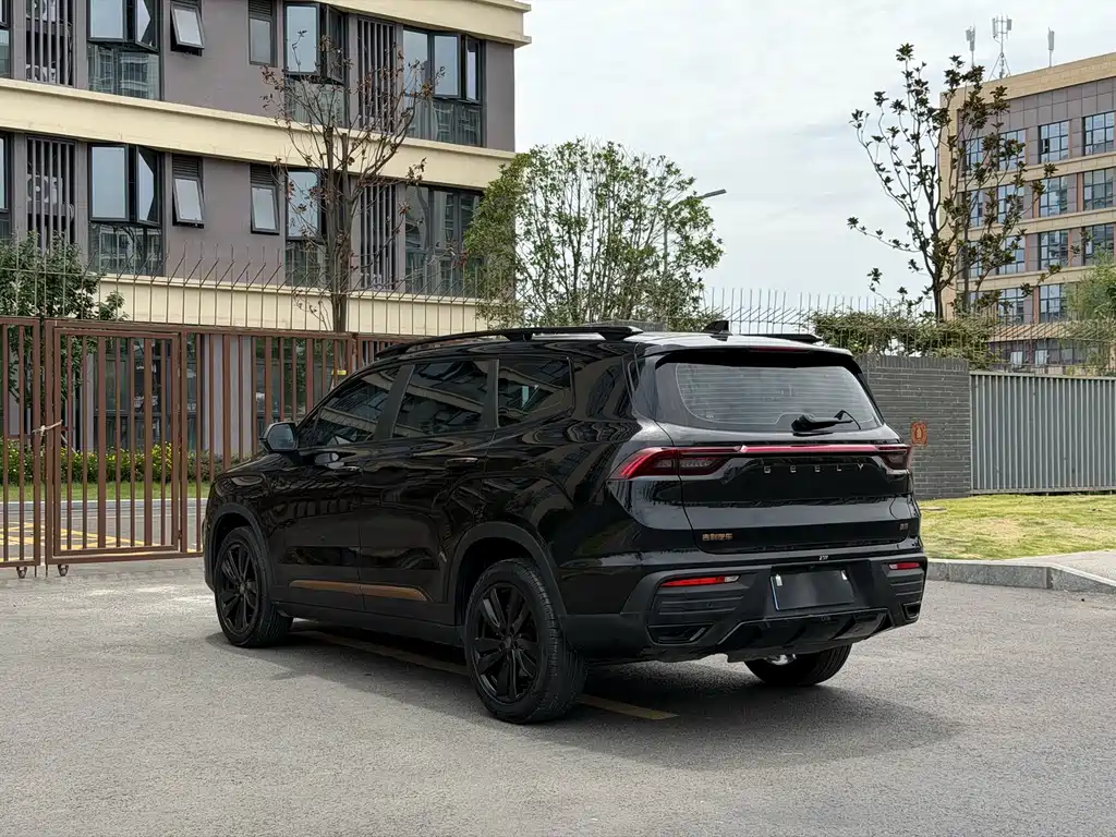 豪越 2022款 1.8TD DCT黑金限定版 7座 → Hao Yue 2022 1.8TD DCT Black Gold Limited Edition 7-Seater