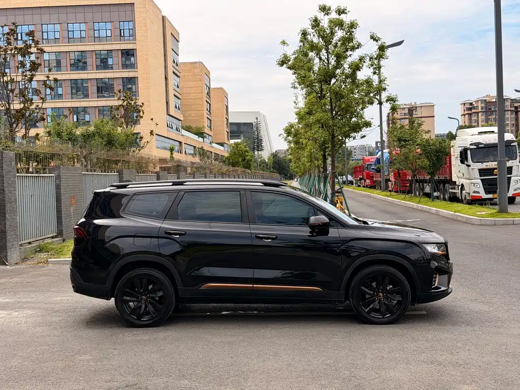 豪越 2022款 1.8TD DCT黑金限定版 7座 → Hao Yue 2022 1.8TD DCT Black Gold Limited Edition 7-Seater