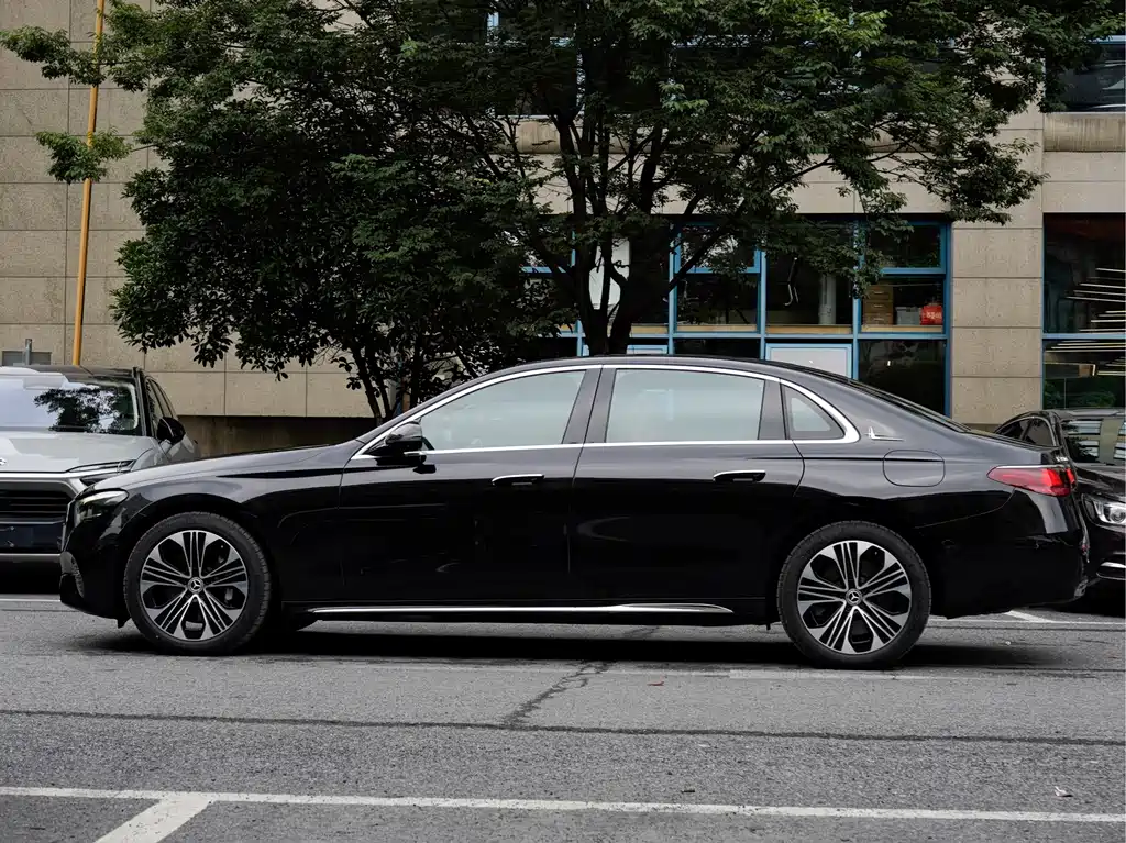 Mercedes-Benz E 350 e L Plug-in Hybrid Sedan