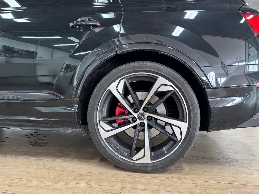 Audi SQ7 2024 4.0 TFSI Dark Knight Edition