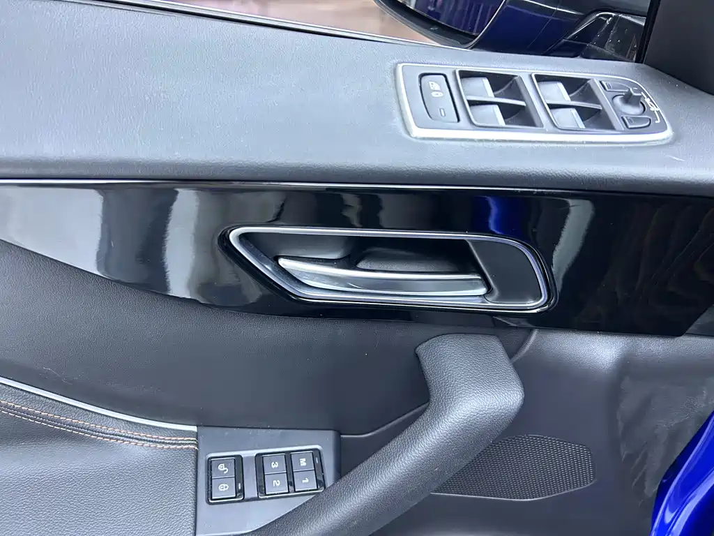 Jaguar F-PACE 2018 2.0T RWD Urban Prestige Edition