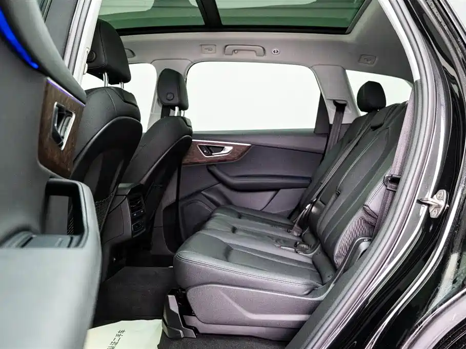 Audi Q7 2023 45 TFSI quattro S line Sport