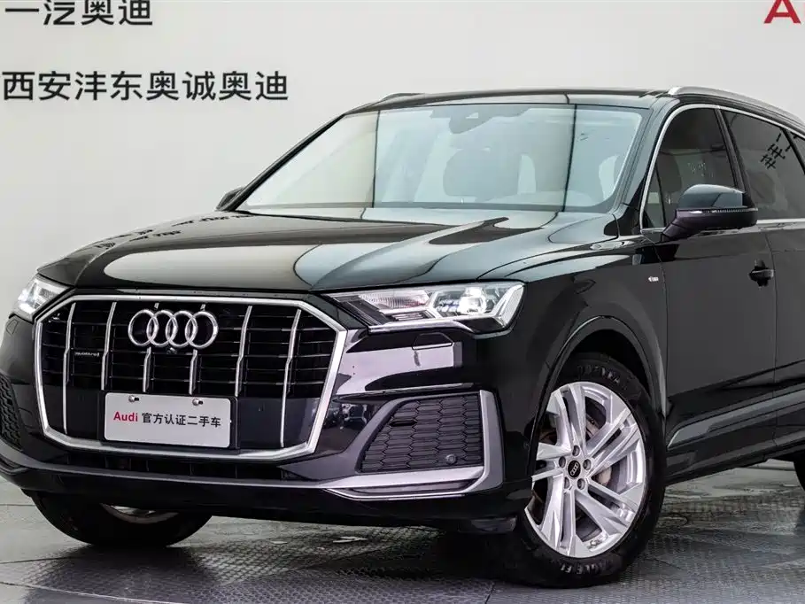 Audi Q7 2023 45 TFSI quattro S line Sport