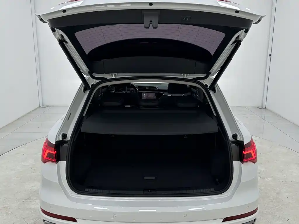 Audi Q3 2022 35 TFSI Sport