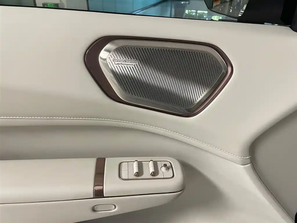 Lynk & Co 900 2025 2.0T Ultra 6-Seater