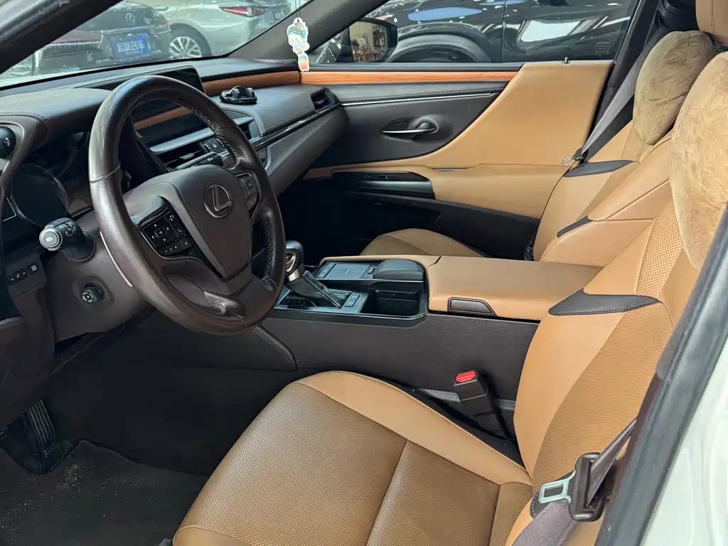 Lexus ES 2021 200 Excellence Edition