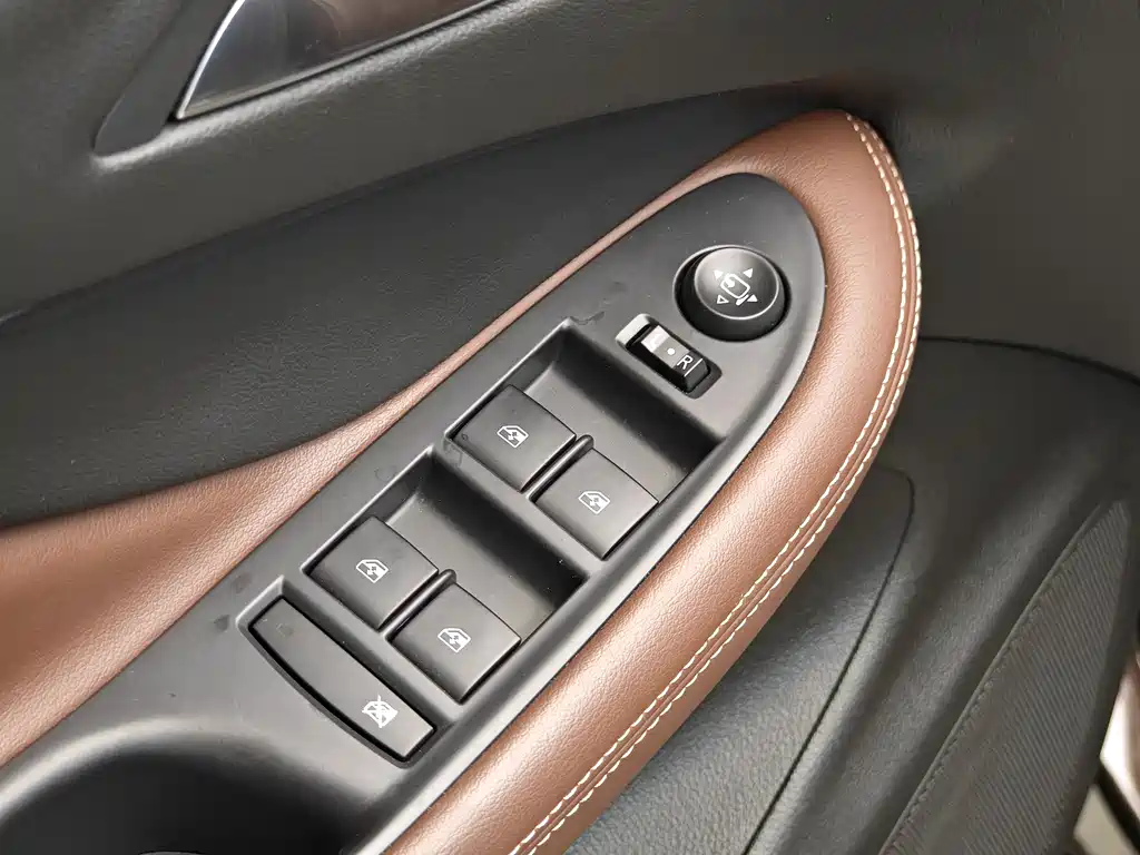 Buick Envision Plus 2021 532T FWD Luxury